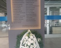 Samostalni sindikat radnika u BHRT-u je danas položio cvijeće i odao počast poginulim uposlenicima Radio televizije BIH u periodu od 1992 do 1995.godine